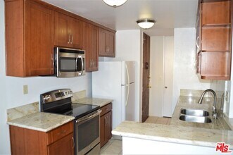 6050 Canterbury Dr in Culver City, CA - Building Photo - Building Photo