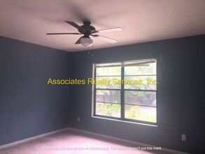4320 SW 68th Terrace in Gainesville, FL - Foto de edificio - Building Photo