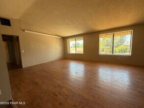 927 N Old Chisholm Trail in Dewey, AZ - Building Photo - Building Photo