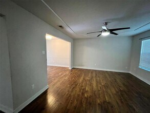2000 Magnolia Dr in Round Rock, TX - Building Photo - Building Photo