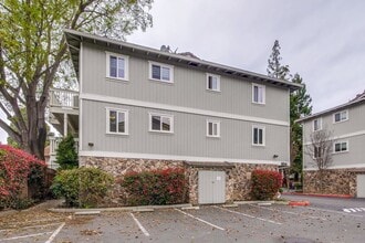 854 Apricot Ave in Campbell, CA - Building Photo - Building Photo