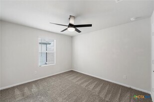 209 Villars Dr in Salado, TX - Building Photo