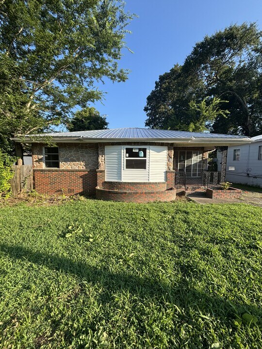 6624 Myron Massey Blvd in Fairfield, AL - Building Photo