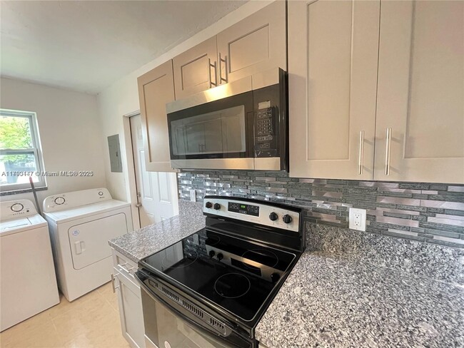 10846 NE 3rd Ct in Miami, FL - Building Photo - Building Photo