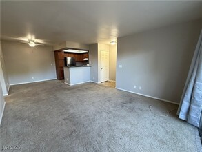 1455 E Katie Ave, Unit C13 in Las Vegas, NV - Building Photo - Building Photo