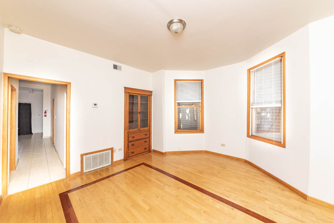 1707 N Fairfield Ave, Unit 2 in Chicago, IL - Foto de edificio