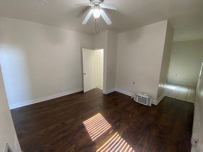 527 Oldham St, Unit 2nd Floor in Baltimore, MD - Foto de edificio - Building Photo