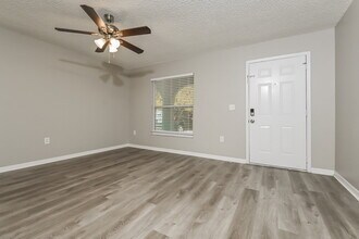 5227 Grace St E in Lakeland, FL - Foto de edificio - Building Photo