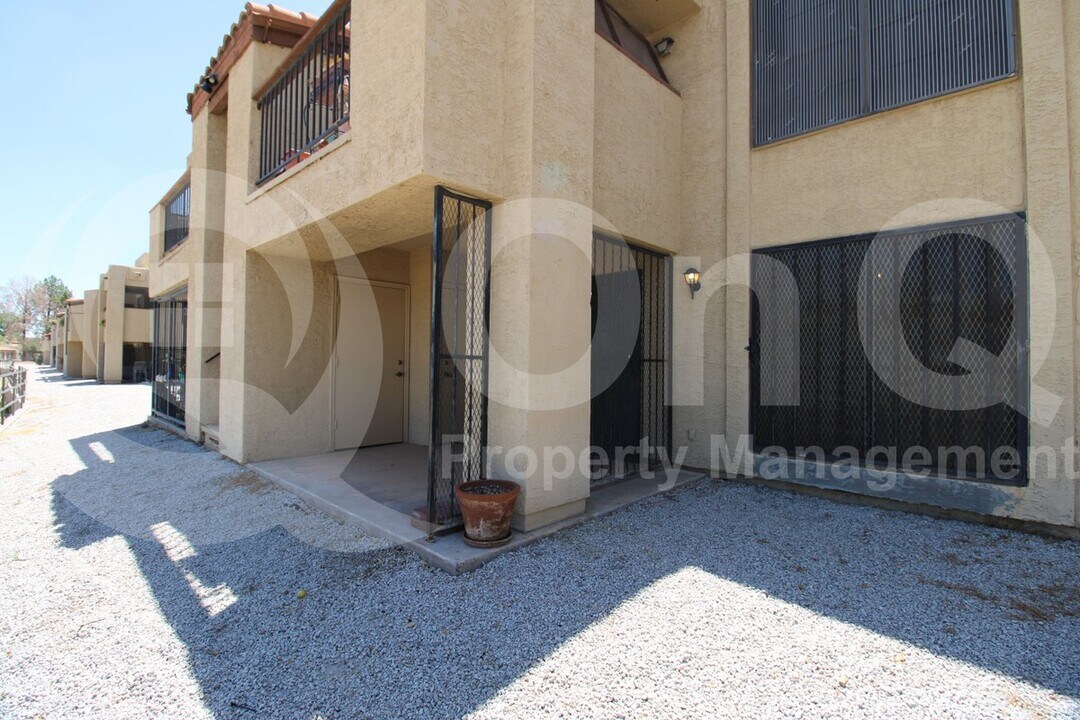 8331 N 21st Dr in Phoenix, AZ - Building Photo