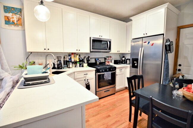 179 Putnam St, Unit 3 in Boston, MA - Building Photo - Building Photo