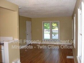 2932 Texas Ave S in Minneapolis, MN - Building Photo - Building Photo