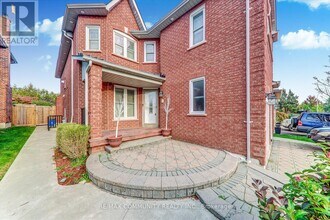 35 Hartrick Pl in Whitby, ON - Building Photo - Building Photo