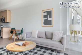 17675 NE 69th Ct in Redmond, WA - Foto de edificio - Building Photo