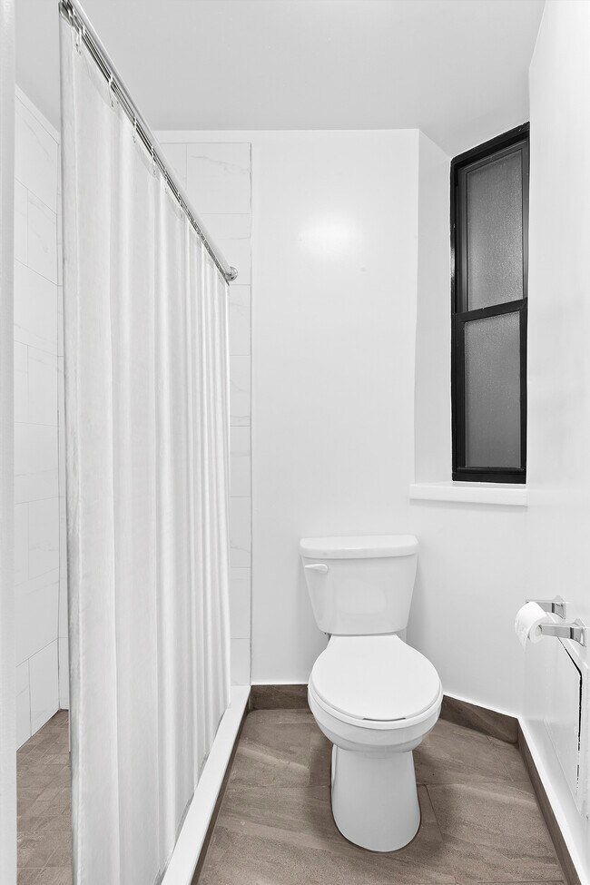 126 Elizabeth St in New York, NY - Building Photo - Building Photo