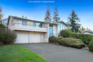 15313 SE 43rd Pl in Bellevue, WA - Building Photo