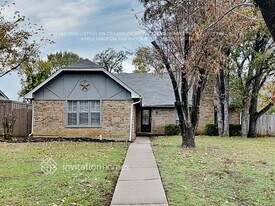 24 Lakewood Dr in Lake Dallas, TX - Building Photo