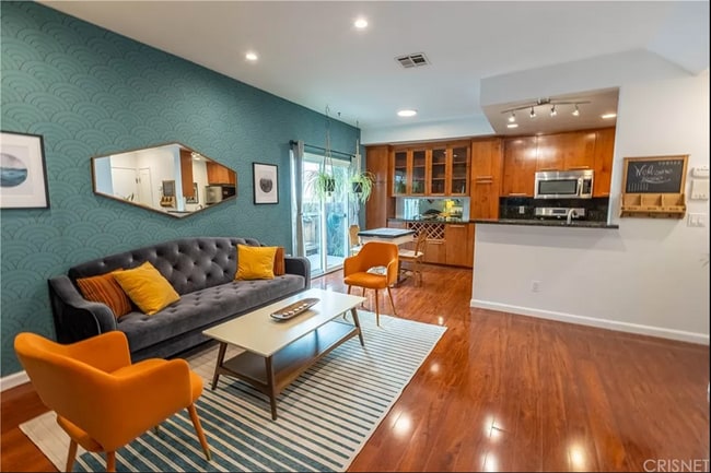 property at 1554 N Hobart Blvd