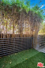 1220 N Orange Grove Ave in Los Angeles, CA - Building Photo - Building Photo