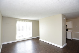Aspen Park in Joplin, MO - Building Photo - Interior Photo