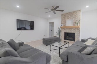 112 S Broyles Ave in Fayetteville, AR - Building Photo - Building Photo