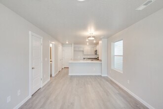 1670 S Sunseeker Ln in Boise, ID - Building Photo - Building Photo