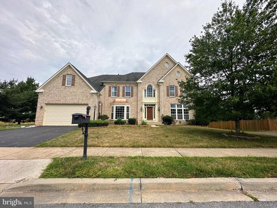 2150 Chestnut Ln in Frederick, MD - Building Photo