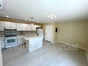 307 8th Ave E in Hendersonville, NC - Building Photo - Building Photo