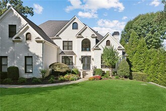 675 Falls Lake Dr in Alpharetta, GA - Building Photo - Building Photo