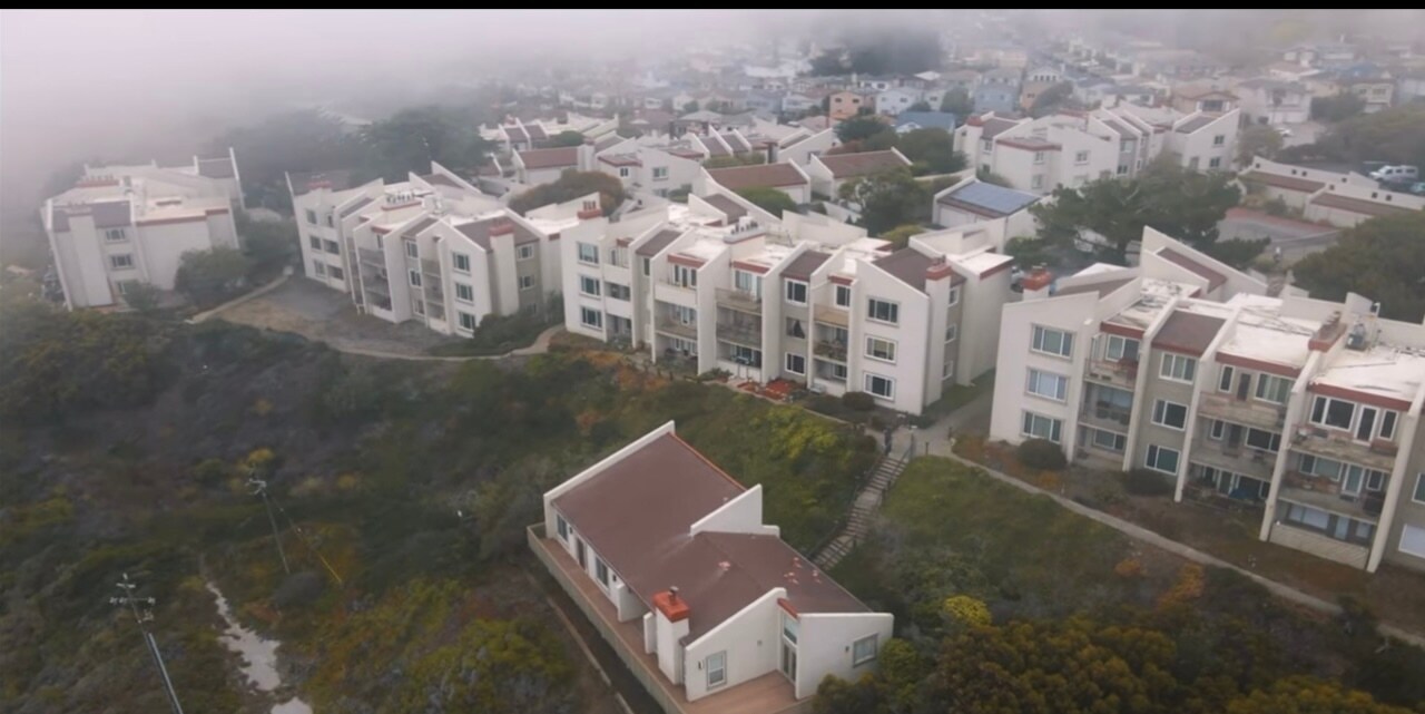 5009 Palmetto Ave, Unit 28 in Pacifica, CA - Foto de edificio