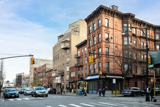 190-192 Broadway in Brooklyn, NY - Building Photo - Building Photo
