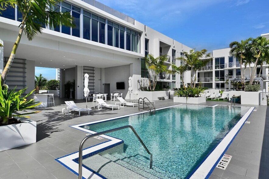 111 SE 1st Ave, Unit 314 in Delray Beach, FL - Foto de edificio
