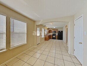 1027 Canadian Goose in San Antonio, TX - Building Photo - Building Photo