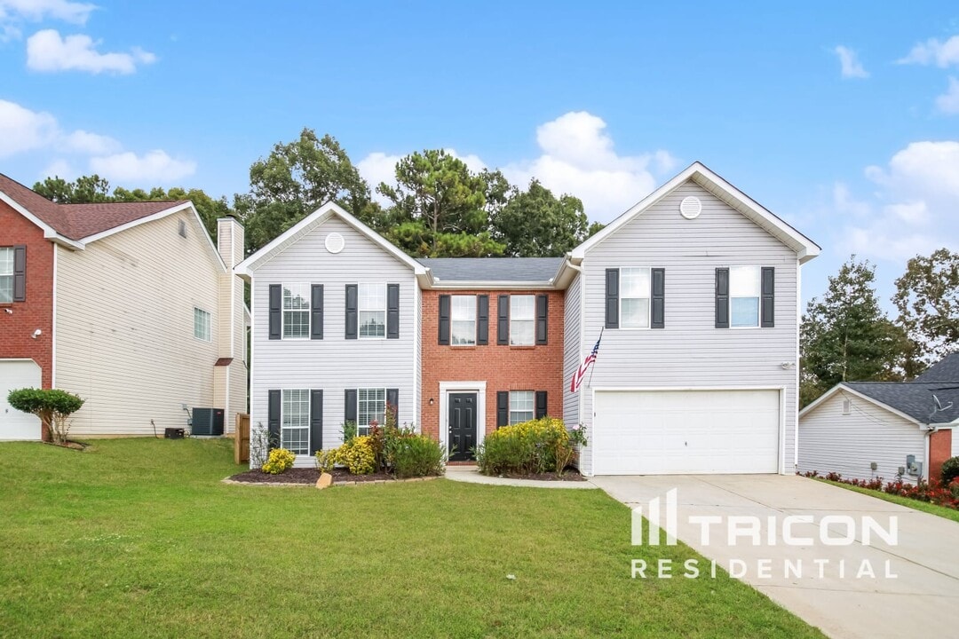 2556 Tolliver Dr in Ellenwood, GA - Building Photo