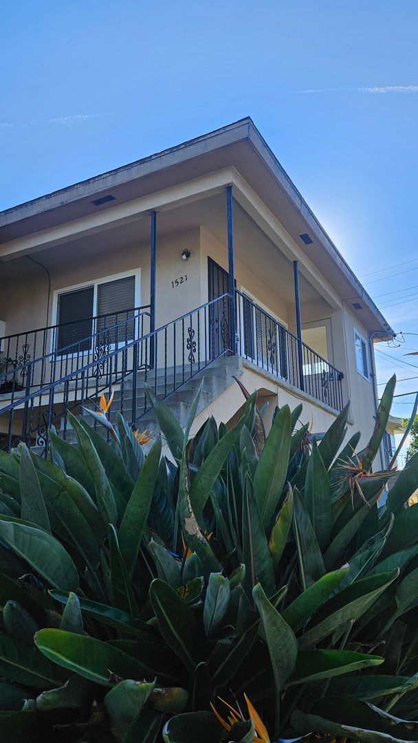 1521-1527 La Playa Ave