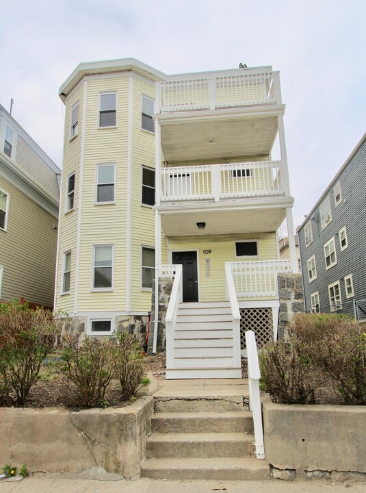 106 Pleasant St in Boston, MA - Building Photo