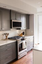 50 Maplewood Ave, Unit 201 in Portsmouth, NH - Building Photo