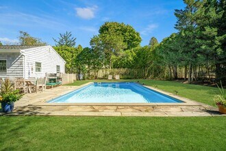 4 Barker Ln in Southampton, NY - Building Photo - Building Photo