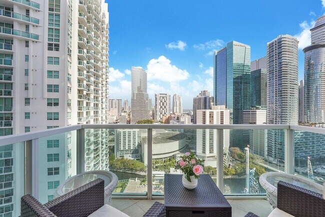 41 SE 5th St, Unit 1505 in Miami, FL - Foto de edificio - Building Photo