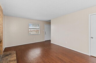 8412 Garcreek Cir, Unit D in Austin, TX - Building Photo - Building Photo
