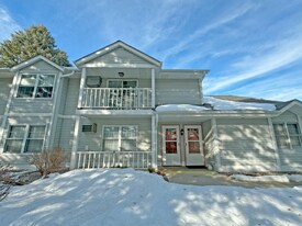 611 Barrington Ct in West Bend, WI - Building Photo