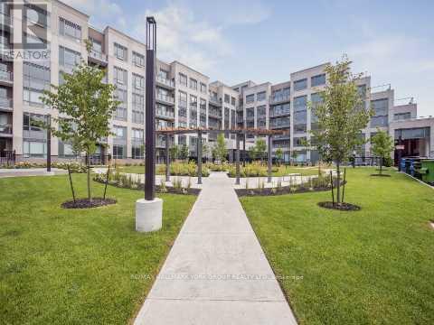 2075 King Rd in King City, ON - Building Photo - Building Photo