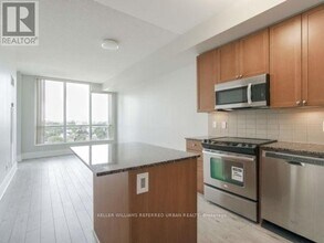 15 Viking Ln in Toronto, ON - Building Photo - Building Photo