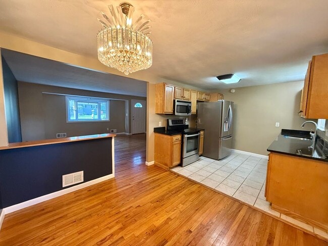 47 Beechwood Rd in West Hartford, CT - Building Photo - Building Photo