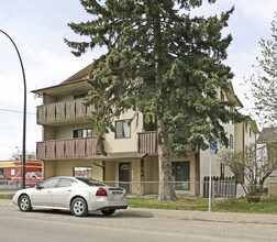 1725 38th St SE in Calgary, AB - Building Photo - Building Photo