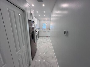 2884 SW 17th St in Fort Lauderdale, FL - Foto de edificio - Building Photo