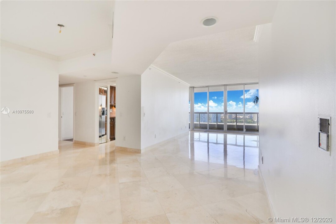 21205 NE 37th Ave, Unit 3204 in Aventura, FL - Building Photo