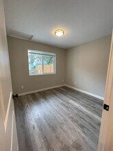 300 W Fairfield St in Gladstone, OR - Building Photo - Building Photo