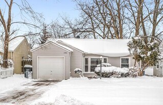 1386 Eastwood Ave in Mayfield Heights, OH - Building Photo