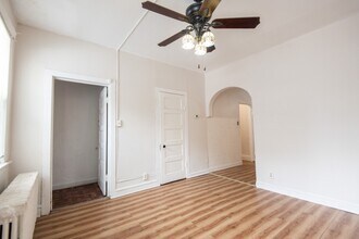 2425 N Racine Ave in Chicago, IL - Building Photo - Building Photo