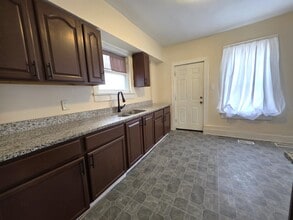 382 North St in Elgin, IL - Building Photo - Building Photo